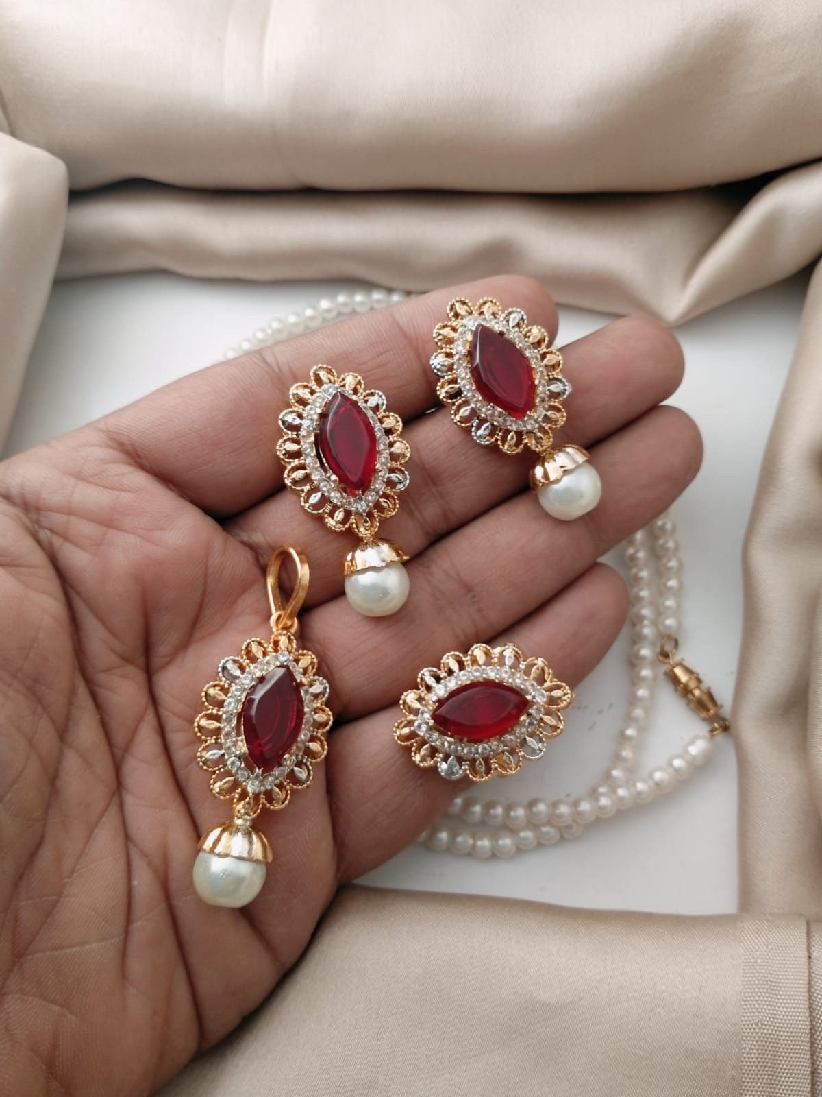 Indian jewellery pendant set - Necklace, Earrings and Ring