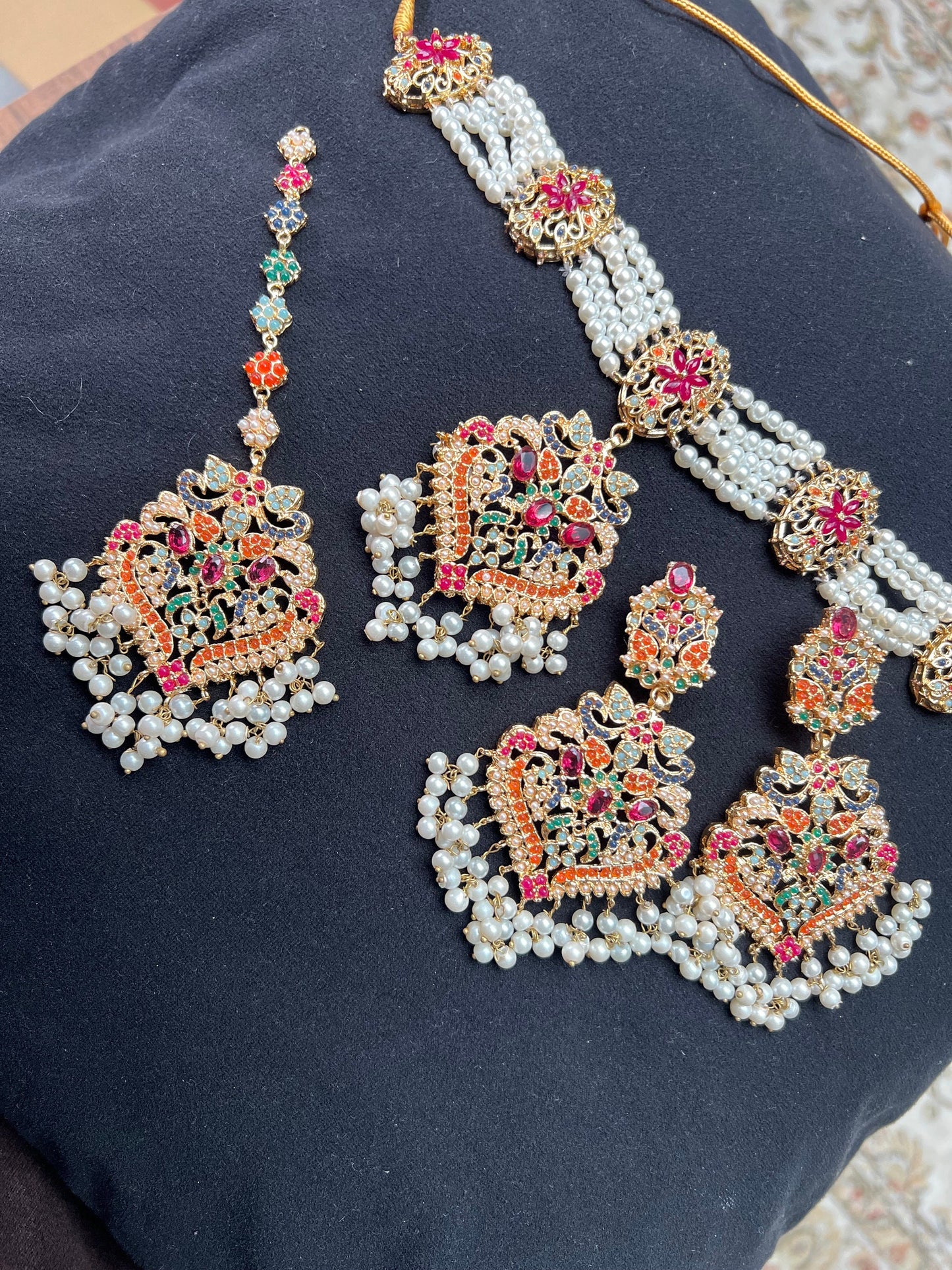 NEW! Nauratan jewellery set - Necklace, earrings, tikka